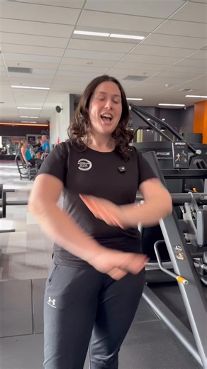 How to use the Hack Squat machine 💪This is a great machine for targeting your quads and increasing strength in the legs 🦵 Trainer Jordan hands out the best tips for her favourite machine in the gym. Give it a try if you haven’t already! 🔥 | Arena Gym