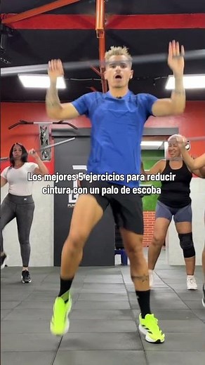 Los mejores 5 ejercicios para reducir tu cintura con palo de escoba