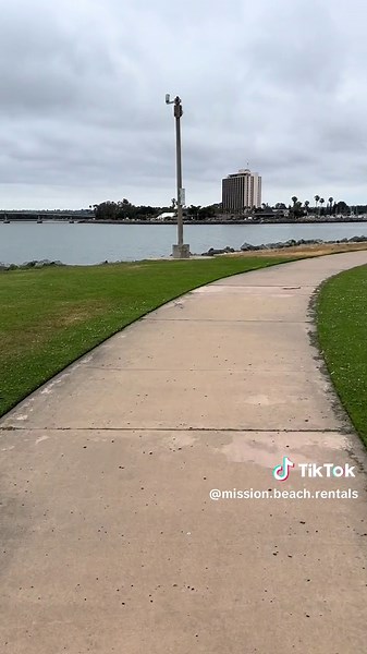 Cruising around the bay :) #sandiego #california #missionbeach #missionbay #skateboard #rental #nature