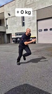 Courir avec du matériel 🚒 La dernière c'était vraiment lourd 😱 Tu sais combien pèse un tuyau ? . . . . . #strike #pompier #firefighter #bomberos #run #courir #sport - - - #strike #firefighter #pompier #bombero #pompiers #bomberos #sport #humour #morpion #corde #transition #travel #defi #sauvetage #jsp #feu #jeu #voyage #trend #chili #calendrier #secourisme #dih #hélicoptère #toulon #feuerwehr #santiago #Chili #valparaiso #marinpompier | Strike workout