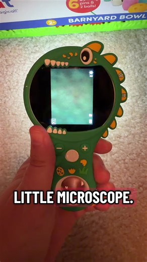 Toddler adventurer? Get your curious toddler this microscope that takes photos and lets your kiddo explore! #stemtoys #educationaltoys #curioustoddler #toddlergiftideas