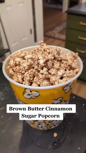 Remember cinnamon sugar toast? Here's how to make Brown Butter Cinnamon Sugar Popcorn. Start with popcorn, and then pour over brown butter and toss with cinnamon, powdered sugar, and a sprinkle of salt! You'll thank me later! #BrownButter #cinnamon #cinnamonsugar #popcorn