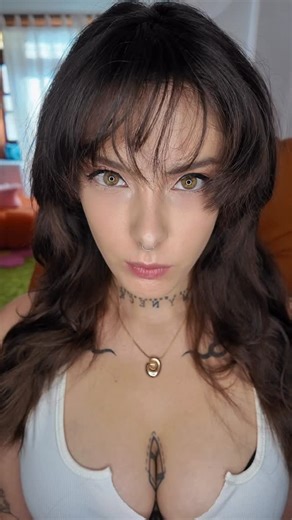 Genna James on Instagram: "Staring Contest 👁️👁️ Difficulty: Easy"