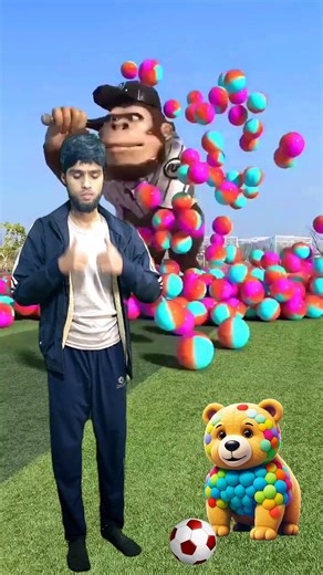 The mascot vibrato assistant placedonthe football field is popular,co-produced,creative new spe