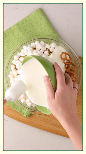 Two holiday favorites, together for one special holiday! Chex™ is teaming up with Peanuts® for heartwarming holiday fun! | Chex | Facebook