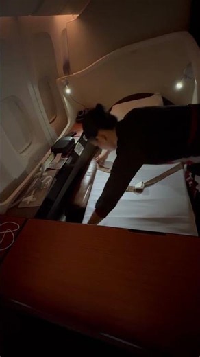 Watch Japan Airlines First Class Turn Into a Bed ✈️🛏️