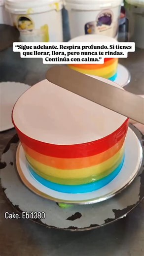 ✨ Sigue adelante. Respira profundo. Si tienes que llorar, llora… pero nunca te rindas. Todo proceso tiene su recompensa 💪💖 ¿Te gusta este tipo de diseños y mensajes? Déjame un ❤️ si te inspira o comenta ✨ si quieres aprender 💬 🎂🎨 El arte también se siente, no solo se ve. 📌 Créditos: @cake.ebi1380 #cakedesign #cakeart #pastelería #reposteríacreativa #pastelesartísticos motivación frasesmotivadoras emprender reelsinspiradores cakeinspiration buttercream instacake hechoamano | Mariola Villato