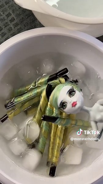 Lagoona Blue Doll Hair Tutorial