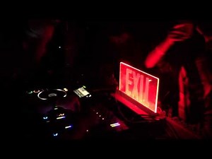 Luke Hunter playing Larry BAAAAM! - Kackvogel