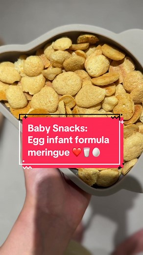 My son goes crazy for these! [Recipe] I was thinking of ways to incorporate more infant formula into his diet so I decided to make these little meringues with just egg & his usual infant formula! Super easy and clean with no added preservatives, sugar and salt 🧂 1 serving (lasts him 3-5 days, depending on how generous I am LOL because he can finish them all in 1 seating with no issues I’m sure 😅) 1. Separate egg white and egg yolk 2. Whisk egg whites until peak forms 3. 30g of infant formula m