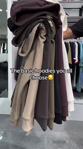 Why be basic when hoodies like this exist?😍 // now for only 29.99€ ! 🔥 // link is in bio 👈🏼 // #backlesshoodie #confidence #boring #hoodie