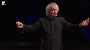 38K views · 1.2K reactions | Ein bisschen Mozart zum Feierabend geht immer! 朗 Wir haben seine "Gran Partita" für euch - die Mozart womöglich als Hochzeitsgeschenk für seine Frau Constanze komponiert haben soll.   Das ganze Konzert des Symphonieorchester des Bayerischen Rundfunks mit Sir Simon Rattle könnt ihr hier nachschauen: www.br-klassik.de/s/4XFMz3U | ARD Klassik | Facebook