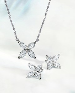 1.1K reactions · 57 shares | Good style is forever and so is a gift from Tiffany & Co. An ode to the fire and radiance of our superlative diamonds, the Tiffany Victoria® collection features a unique combination of cuts for a dazzling display of brilliance. #ATiffanyHoliday #TiffanyVictoria #TiffanyAndCo Discover more: https://bit.ly/3t4kT4E | Tiffany & Co. | Facebook