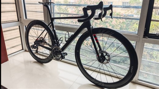 在2024年装一辆顶级半内走线碟实用轻量化公路车我都用了什么-FACTOR O2 VAM