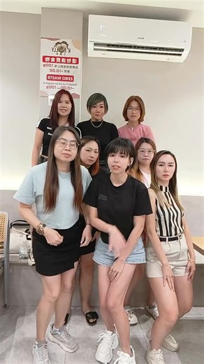 Toh Eysther on Instagram: "我看十次，笑十次 😂 在火锅店里直接拍抖音， 结果太吵听不到拍子，那就这样吧 😂 一起创业，一起搞笑， 这就是最真实的我们 😘 #LaZior #6968万人团队 #AppleQueen实力战队精英领导 #38team ✨"