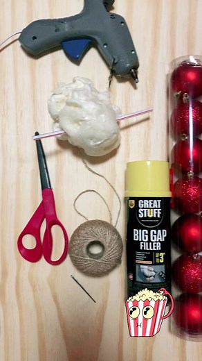 DIY Extra Large Popcorn Garland 🍿🎄#crafts #artsandcrafts #christmascrafts #diyproject #christmas #christmasdecor #artistsoftiktok #garland #candy #christmasdiy #crafts #fun