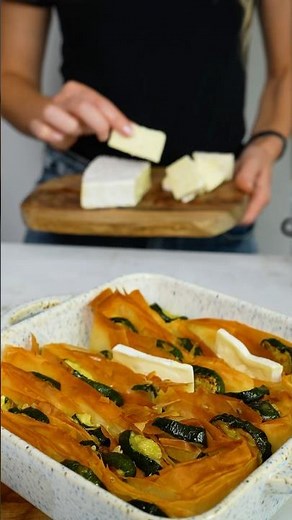 Easy Courgette & Brie Filo Bake🤤 #baking