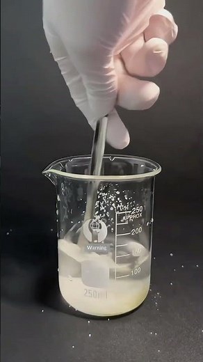 ✨ The Glowing Reaction: Luminol Chemiluminescence Experiment 💙