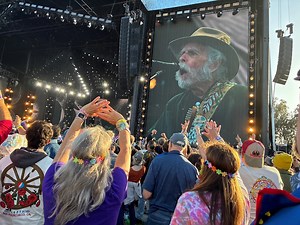 Watch Bob Weir Perform ‘Touch of Grey’ with Dead and Co. at His Final Live Appearance