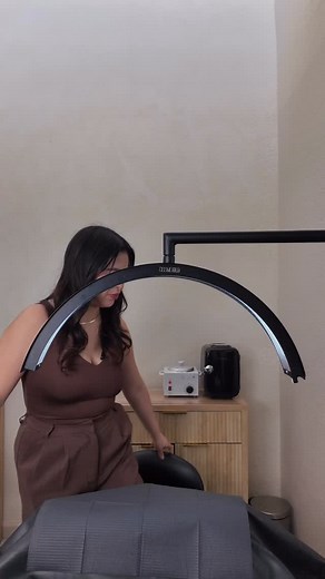 Tinting isn’t one-size-fits-all! ✨ Blondes benefit most — since tint darkens both the hair and skin. 🖤 Dark-haired girlies mainly get a soft skin stain that fades in 7–10 days. If you’re wanting something longer-lasting, focus on rebuilding your brows through a Brow Rehab program, Brow Lamination (for fullness), or Ombre/Nano Brows (for the wake-up-and-go look). Save this for your next brow appointment 💕 | The Brow Reset