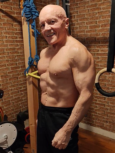 Musclope à 70 ans : entraînement explosif à la maison