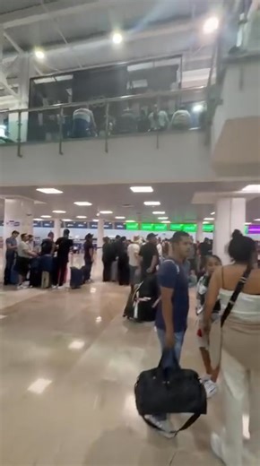 #PuertoVallarta |El Aeropuerto Internacional de Puerto Vallarta opera con normalidad El Aeropuerto Internacional de Puerto Vallarta mantiene sus operaciones habituales este día, sin reportes de afectaciones en vuelos o servicios. La terminal aérea continúa brindando atención a pasajeros y aerolíneas conforme a sus itinerarios programados. #VivePuertoVallarta #NoticiasPuertoVallarta | Vive Puerto Vallarta