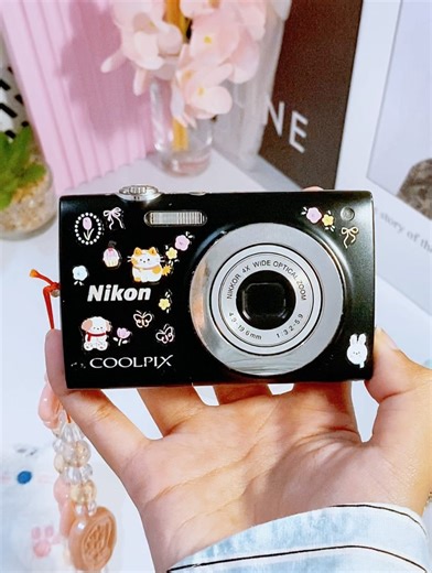𝐃𝐢𝐠𝐢𝐜𝐚𝐦 𝐒𝐭𝐨𝐫𝐞 🛍 | Nikon Coolpix S2500🐈🌻 ⊹ ˚˖ FULLSET, UNDER 1jt ⊹ ˚˖ IDR. ❌𝐒𝐎𝐋𝐃❌ 🎀 𝐊𝐞𝐥𝐞𝐧𝐠𝐤𝐚𝐩𝐚𝐧 𝐮𝐧𝐢𝐭 : (Slide 5) ♡ camera ♡ baterai original ♡ charger... | Instagram