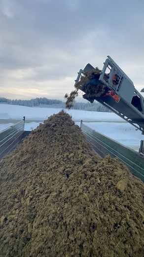 Paulmichl GmbH on Instagram: "So sehen 90 Kubik Durchsatz/h aus🔥 Unser Gülleseparator PM300-X in Action!👨‍🌾💪🏼 #gülleseparator #gülle #güllefahren #gülleseparation #gülleballern #landwirtschaftausleidenschaft"