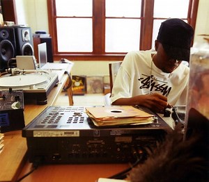how j dilla turned chopped samples into something deeply human (mini album review)