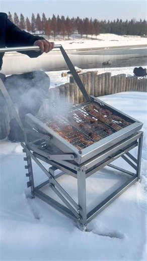 New type of rotating barbecue grill, the perfect outdoor barbecue tool! #BlazeForF1 #flipgrill