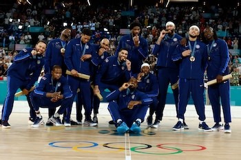 Con un Curry brillante, Estados Unidos venció a Francia en la final del básquet y logró su 17° medalla de oro en los Juegos Olímpicos