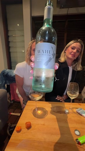 One Sip Wonders coming at you today from a BBQ with some carefully selected sav b 😚 Undoubtedly a cheaper option than our usual drinks out, with some lovely company #melbourne #whvaustralia #melbournedrinks #stkilda #drinkreview