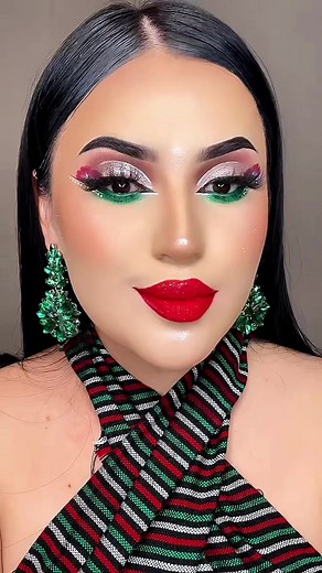 Celebrating Mexican Heritage with Patriotic Makeup
