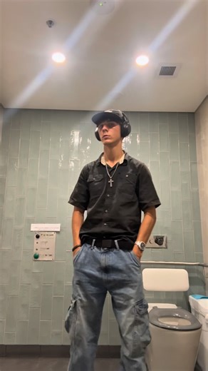 Brad Mcmurtrie | Too easy side questing in cairns . . . #Sidequest #adventure #travel #vlog #aussie | Instagram