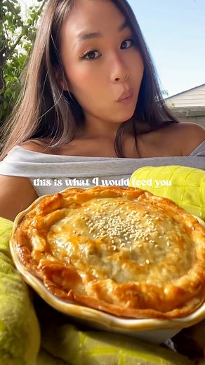 Curry Meat Pie 🥧 full recipe below! Flaky, savory, and hearty; this Japanese Curry Meat Pie recipe combines tender beef chuck, carrots, potatoes, and onions wrapped in a buttery crust. It’s eveything you love about meat pies but with some Asian flavors infused into it! Full Recipe: https://highkeitasty.com/blog/easy-curry-meat-pie-recipe-flaky-savory-comforting/ #easyrecipe #meatpies #cookingpage #cookingtutorial #homemadefood #cookingathome #beefrecipes #puffpastry #savorypie #slowcooker | hig