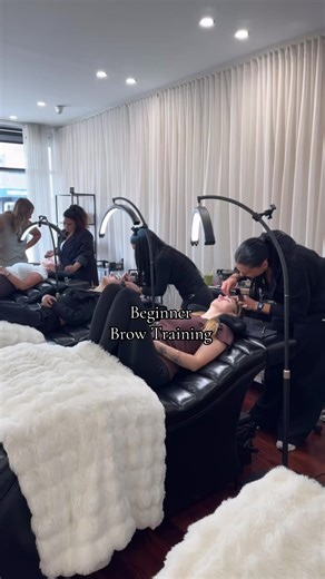 Our first brow training of 2026 was a success! We covered: - mapping - waxing - sculpting - hybrid dye and tint - brow lamination Each student completed 2 models and watched 2 client demos Next intake is Feb 22. Only 2 spots left #melbournebrows