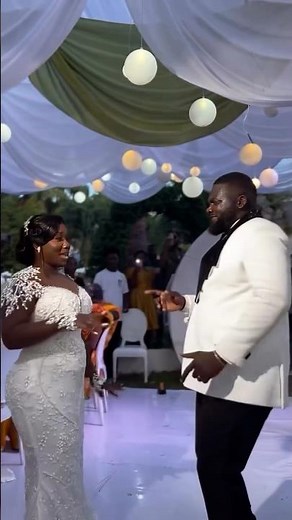 The groom is shy 😀😀 #wedding #bridesmaids #weddingparty