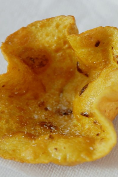 How to make crispy taco bowls, a simple and fun recipe