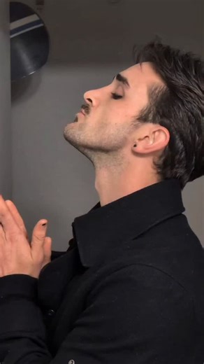 Ardie RD on Instagram: "I have been bombarded with messages demanding Jafar! here he is 😈 #trending #actor #fyp #disney #aladdin #acting #tgeatre #jafar #robinwilliams"