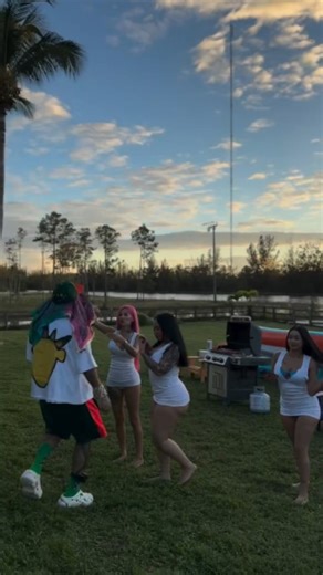 @6ix9inqx | YALL READY 🕷🌈 FOLLOW @6ix9inqx FOR MORE - #foryou #fanpage #tekashi #trend #world #viral #trending #trending #fypage #explore... | Instagram