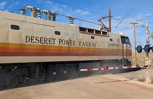 美国唯一的电气化货运铁路 Deseret Power Railway 超粗犷末日风电力机车