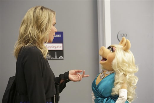 The Muppets. - Bear Left Then Bear Write (E03) (2015) | ČSFD.cz