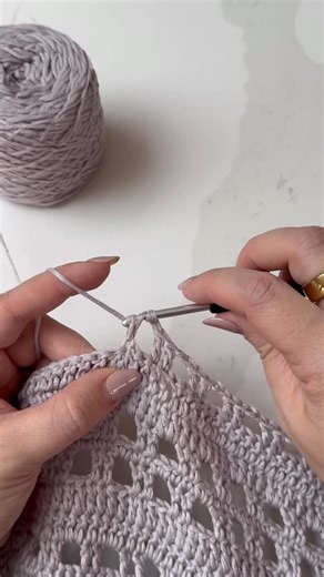 Sarah-Jayne Fragola | Crochet Patterns and Tutorials on Instagram: "Follow, then comment ‘Florrie’ for the links This Crochet Tee pattern has simple stitches and easy construction, perfect for beginners and beyond. 🆓 FREE on the blog 🇬🇧🇺🇸 Available in US and UK terms 🎥 Step by step video tutorial Follow, then comment ‘Florrie’"