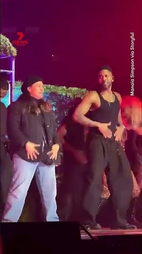 Dance teacher wows crowd at Jason Derulo concert in Auckland, New Zealand