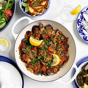 83 reactions · 24 shares | Summer is here (finally!) and we are SO ready for laid-back summer lunches. These easy grilled mussels with lightly spiced matboucha – and some tasty Greek eats on the side – are giving us all the happy summer vibes. And with Woolies’ Mediterranean range, it’s beyond easy to pull together. Find the full reicpe here: https://bit.ly/3xRHM9i #Sponsored | Woolworths TASTE Magazine | Facebook