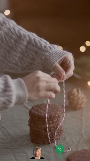 Sandra‘s Welt on Instagram: "Haselnuss-Makronen, leicht zum nachmachen.#HaselnussMakronen #Backen #Nüsse #Plätzchen #Gebäck #Advent"