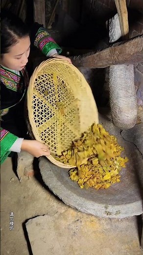 She Earns In Lakh By Selling Flower Powder #shortsvideo