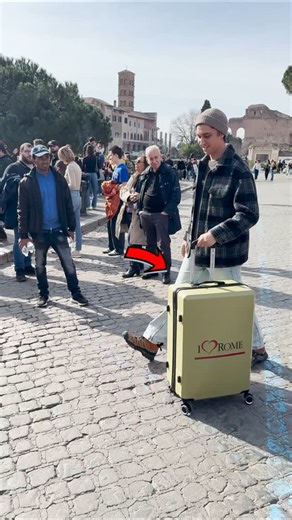 mr.spary on Instagram: "Spary paint my suitcase 🧳#sparypaint #suitcase"