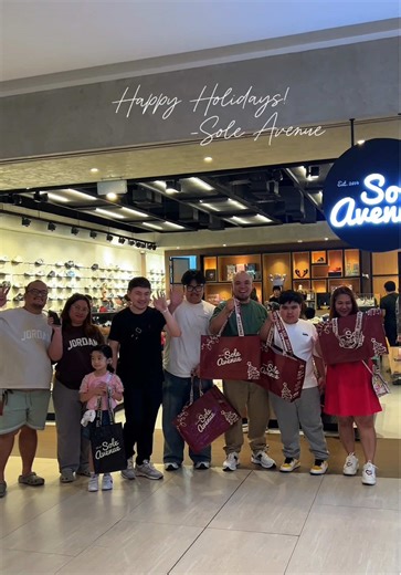 Celebrating the Season the Sole Avenue way. 👟✨ – Happy Holidays! 🎄🎁⭐️ #holidayseason #soleavenue #chrismatsshopping #sneakerstore #fyp 🚚 Shipping Nationwide 💬 Prices may change without further notice For inquiries: message us via Viber, WhatsApp, or DM 📲 0917 501 5975 All items are 100% authentic. Sole Avenue PH is an independent sneaker retailer established in 2014 and is not affiliated with or endorsed by the brands mentioned.