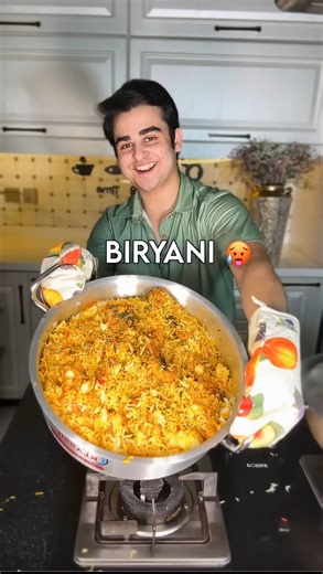 Muhammad Danial on Instagram: "Karachi Style Chicken Biryani ! 🥵🇵🇰 . . 🍚 Recipe Ingredients: Sela Rice 4 cups (soak for 1 hour. Soak for 30 minutes if using basmati rice) Water 2 litres or as required Sirka 1 tbsp 1 tbsp oil 2 tbsp salt Ghee 1/2 cup 1 medium onion 1 tbsp ginger garlic paste 4 large tomatoes 2 green chilis chopped 1 kg chicken 2 large potatoes chopped 1/4 cup water Also add 1 chicken cube Yogurt 1 cup biryani masala 1 packet 1 tsp red chilli powder 1/2 tsp turmeric/halsi powd